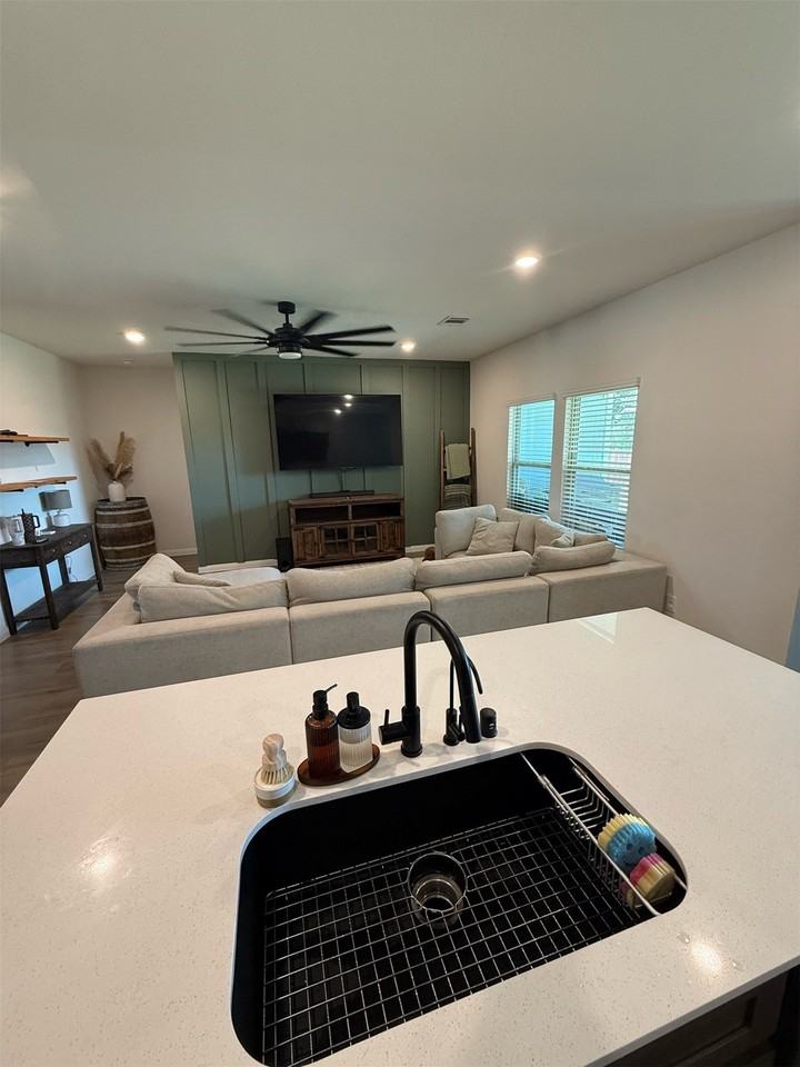 181 Hunters Way - Photo 3 of 22
