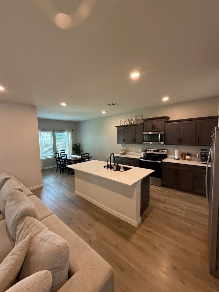 181 Hunters Way - Photo 4 of 22