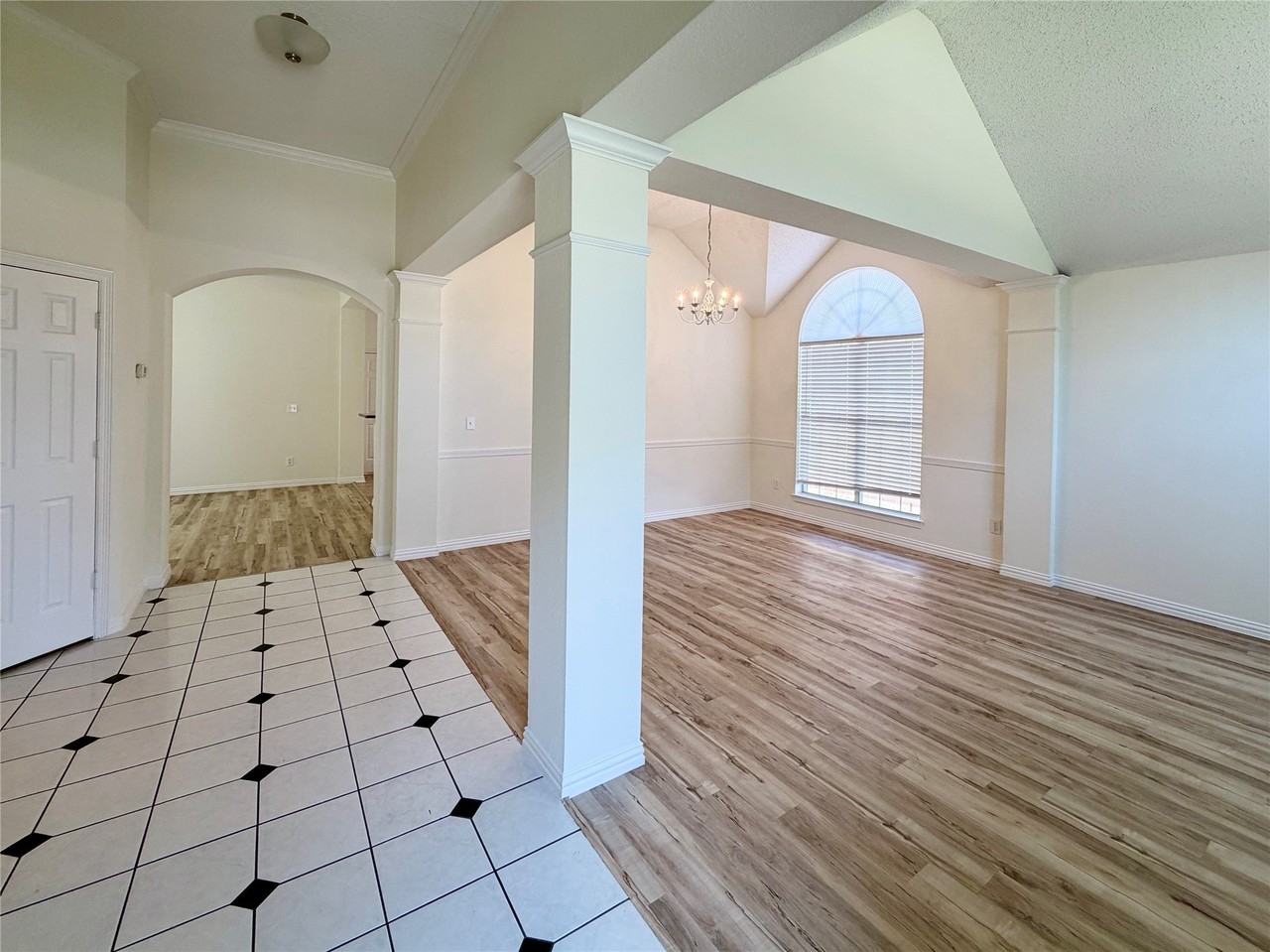 9941 Danbury Dr - Photo 2 of 20