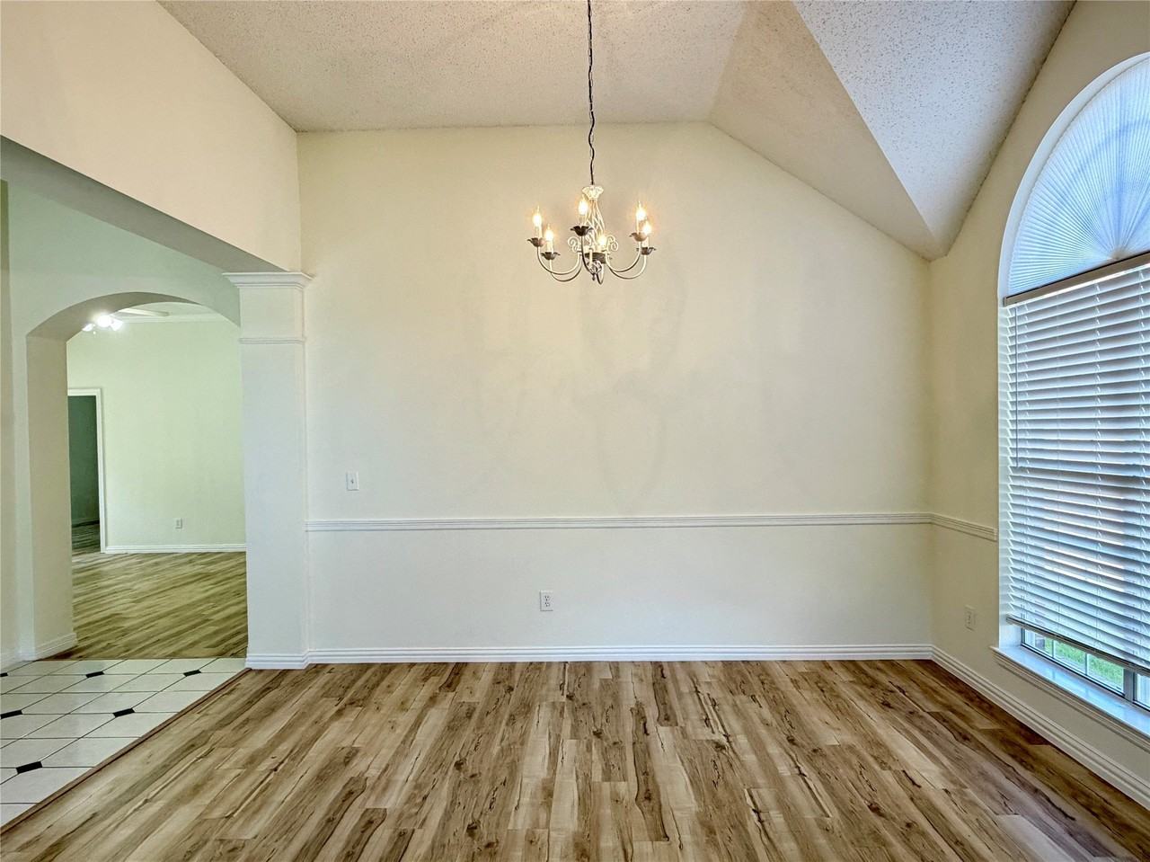 9941 Danbury Dr - Photo 5 of 20