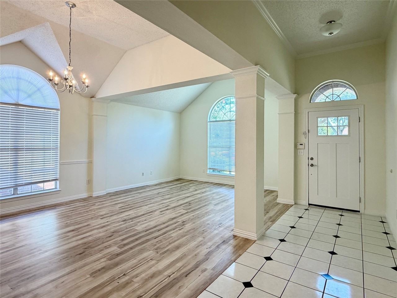 9941 Danbury Dr - Photo 6 of 20