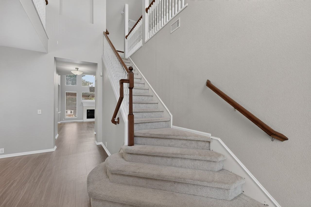 2712 Thorncreek Ln - Photo 3 of 39