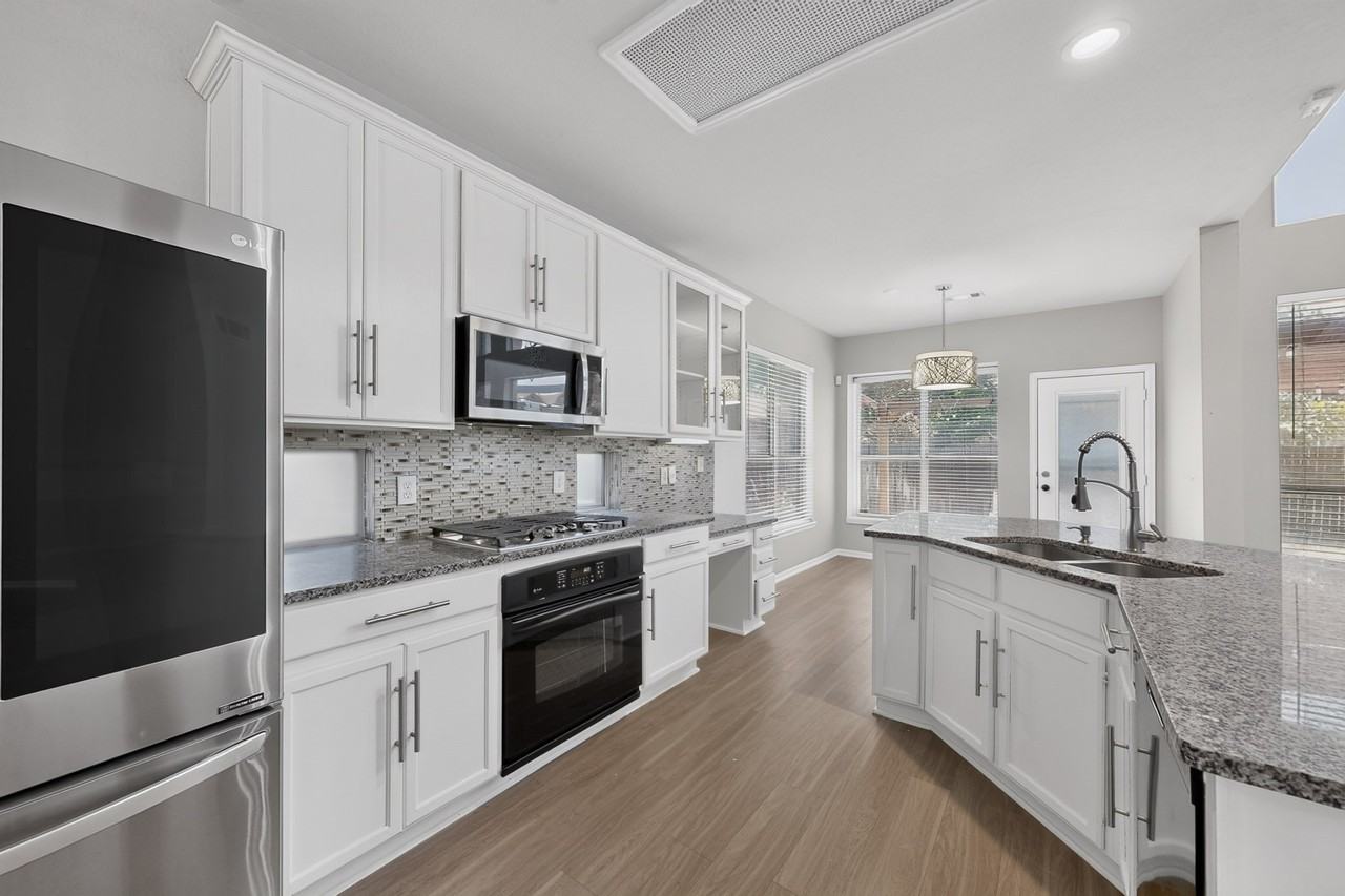 2712 Thorncreek Ln - Photo 6 of 39