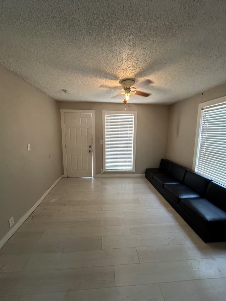 802 Cross Timber St - Photo 2 of 14