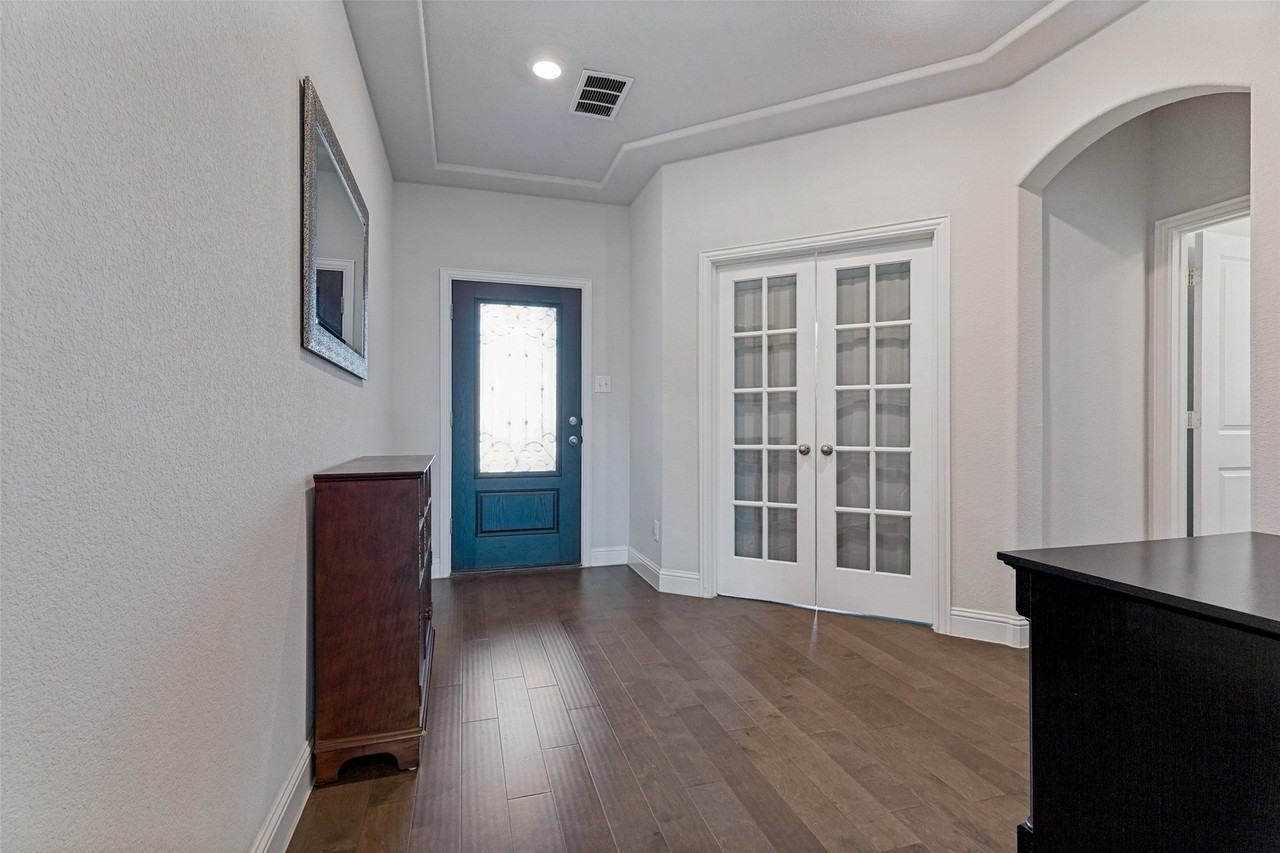 11761 Wulstone Rd - Photo 3 of 26