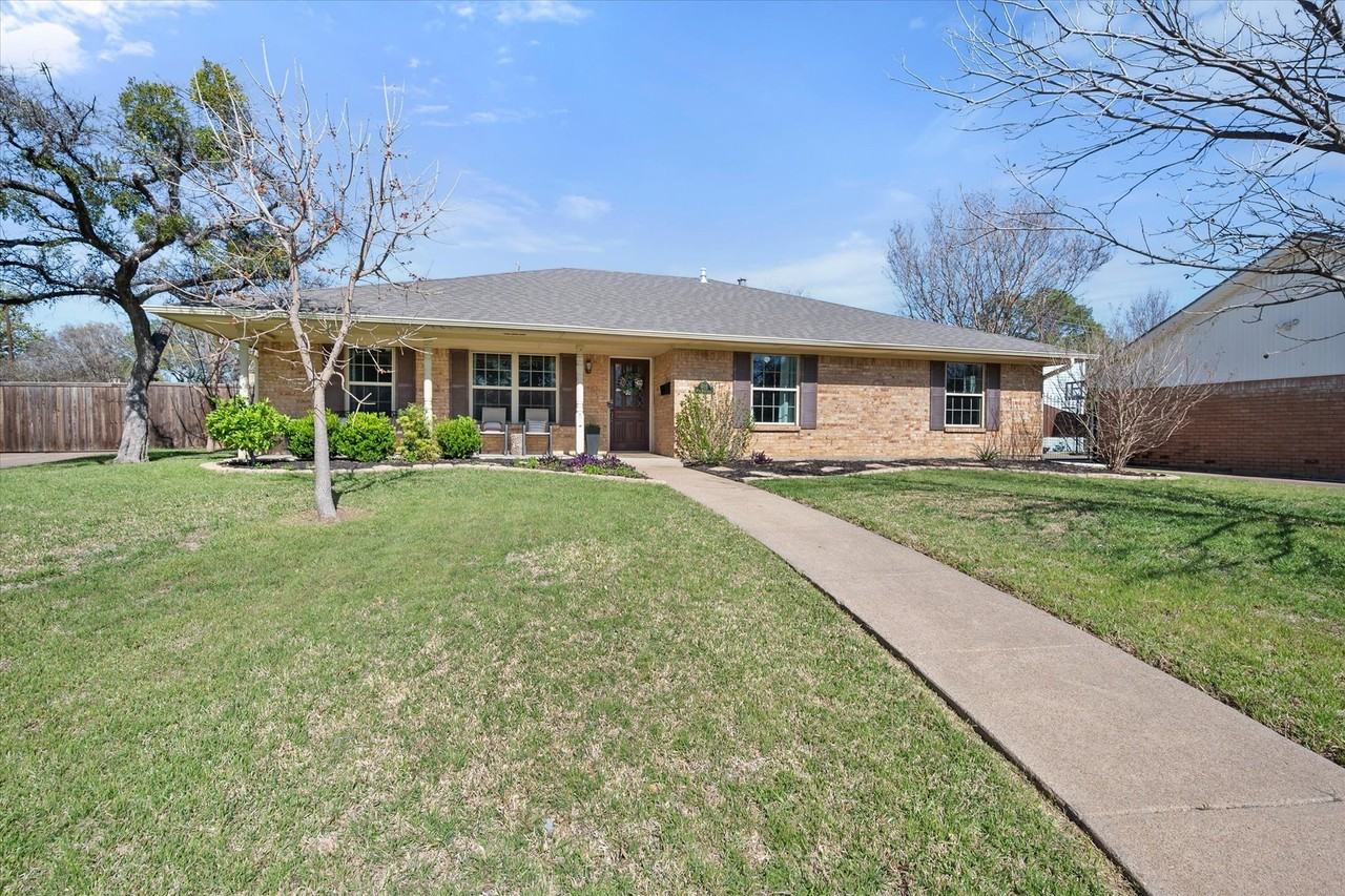 1415 Moss Rose Cir - Photo 2 of 37
