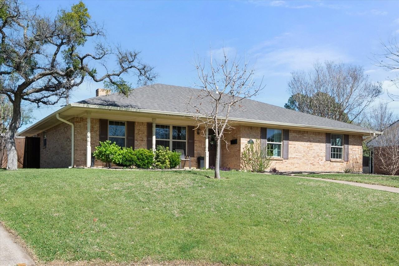 1415 Moss Rose Cir - Photo 3 of 37