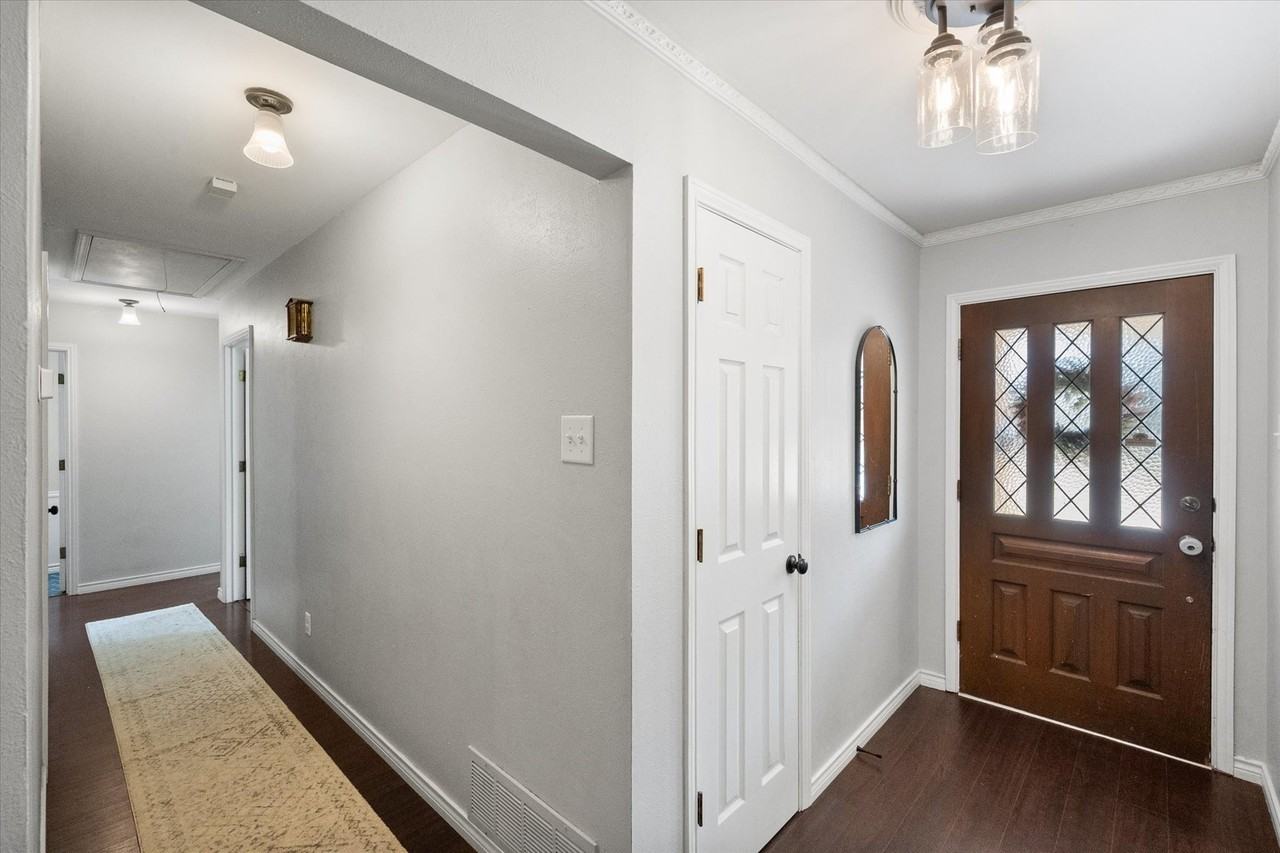 1415 Moss Rose Cir - Photo 4 of 37