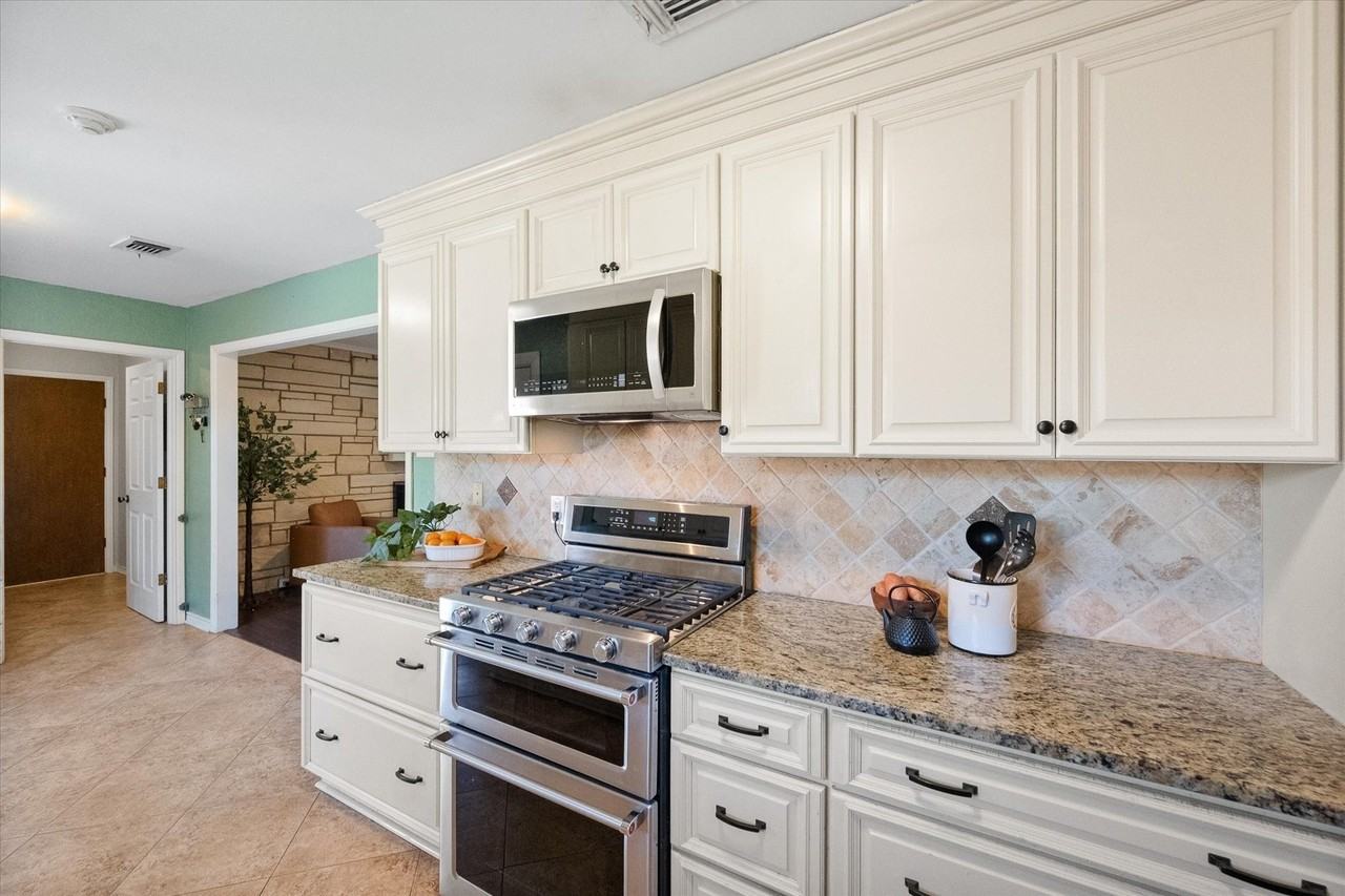 1415 Moss Rose Cir - Photo 7 of 37