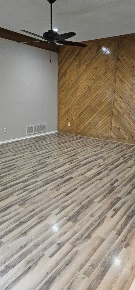 3403 Hilltop Ln - Photo 4 of 17