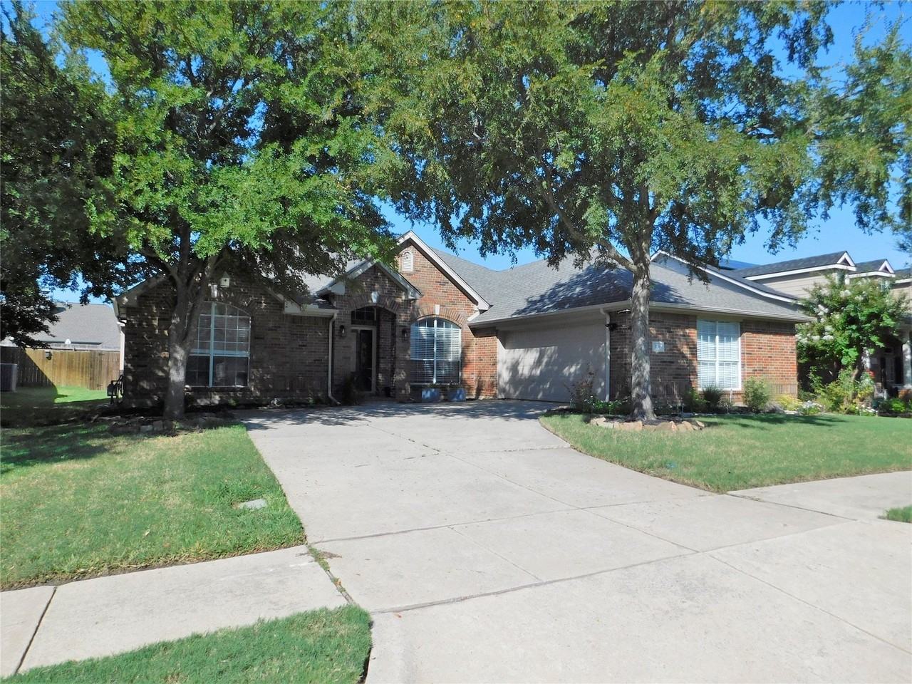 1119 Postwood Dr - Photo 2 of 36