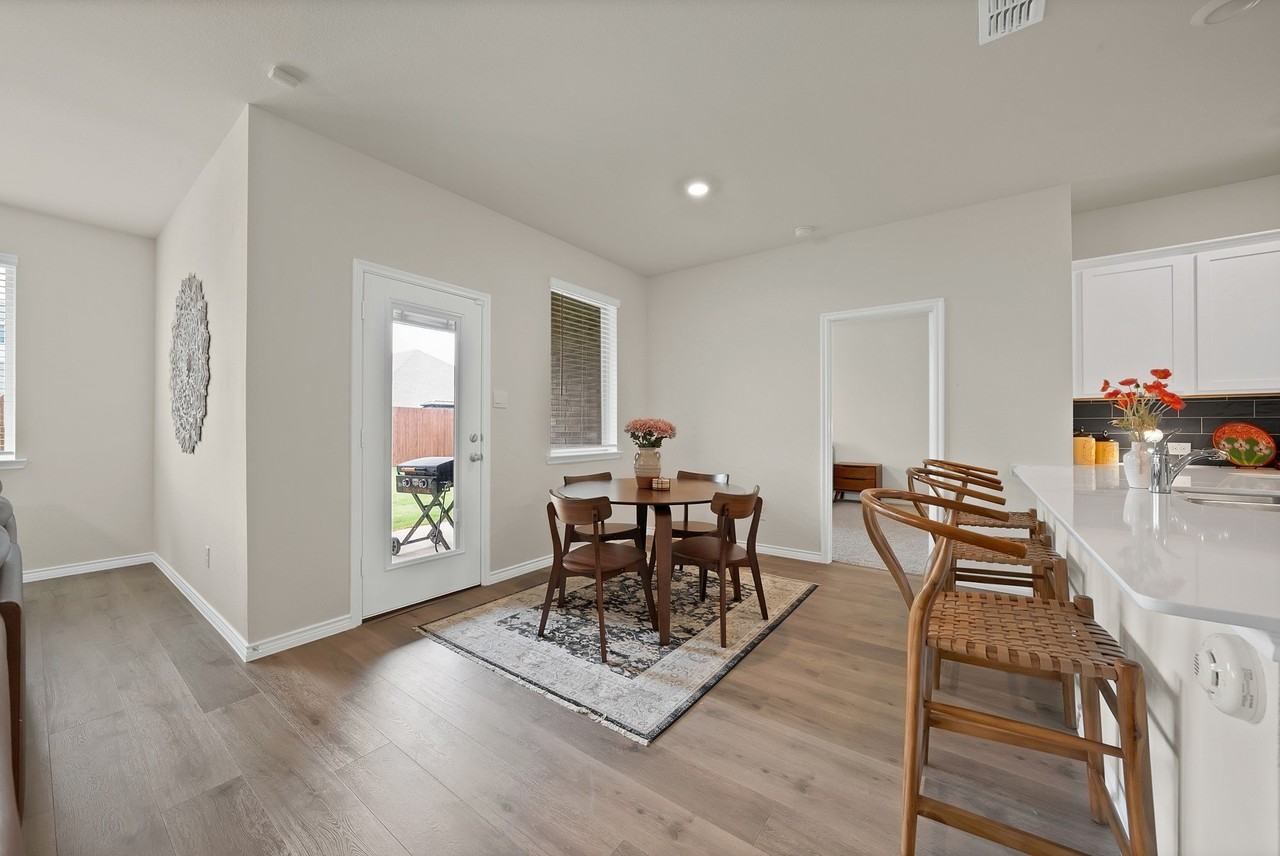 9720 Lariat Dr - Photo 4 of 31
