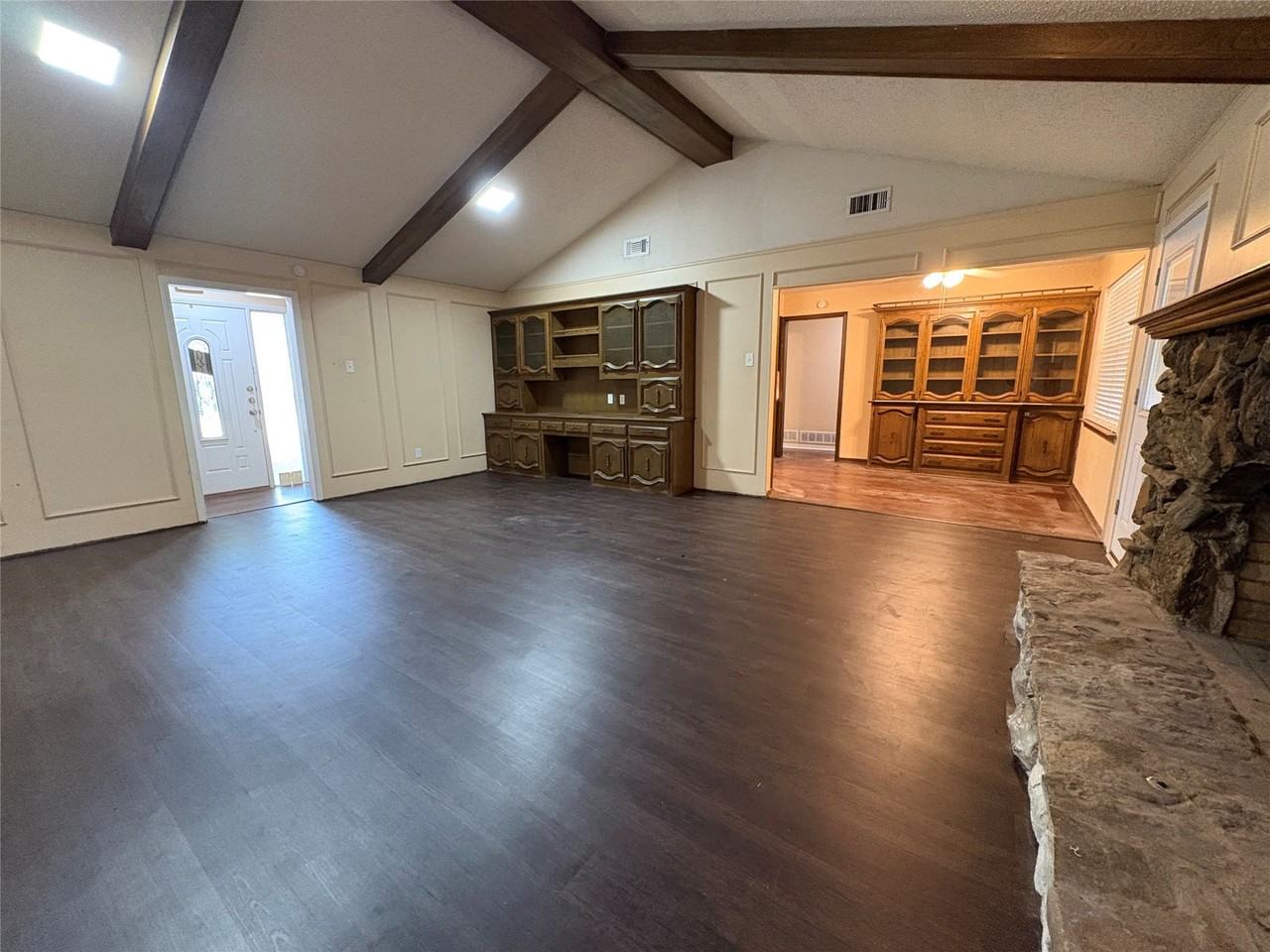 1025 Cloverdale Ln - Photo 4 of 26