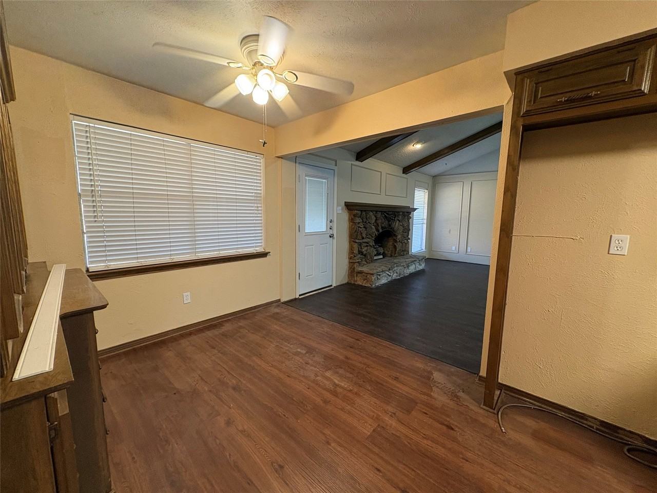 1025 Cloverdale Ln - Photo 5 of 26
