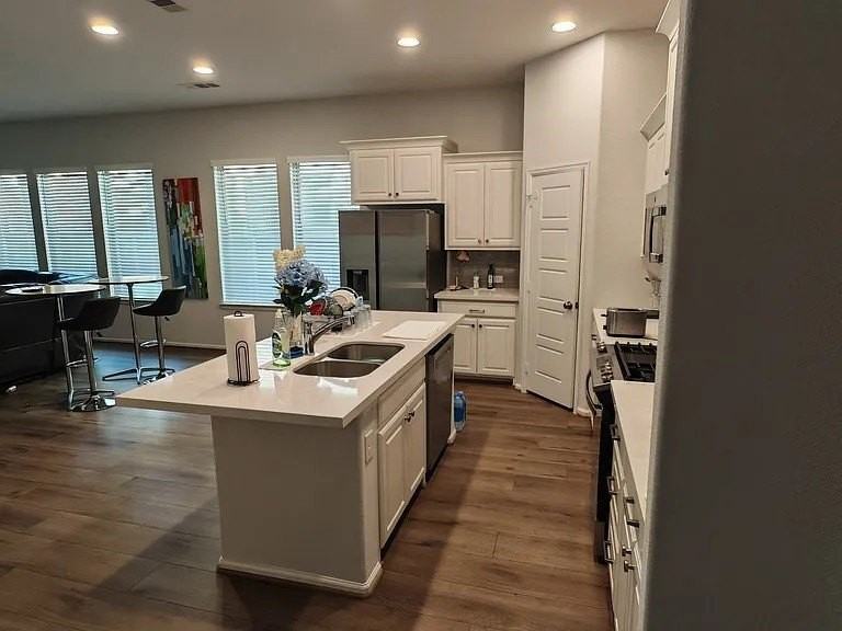 2301 Kirkstall Way - Photo 3 of 10