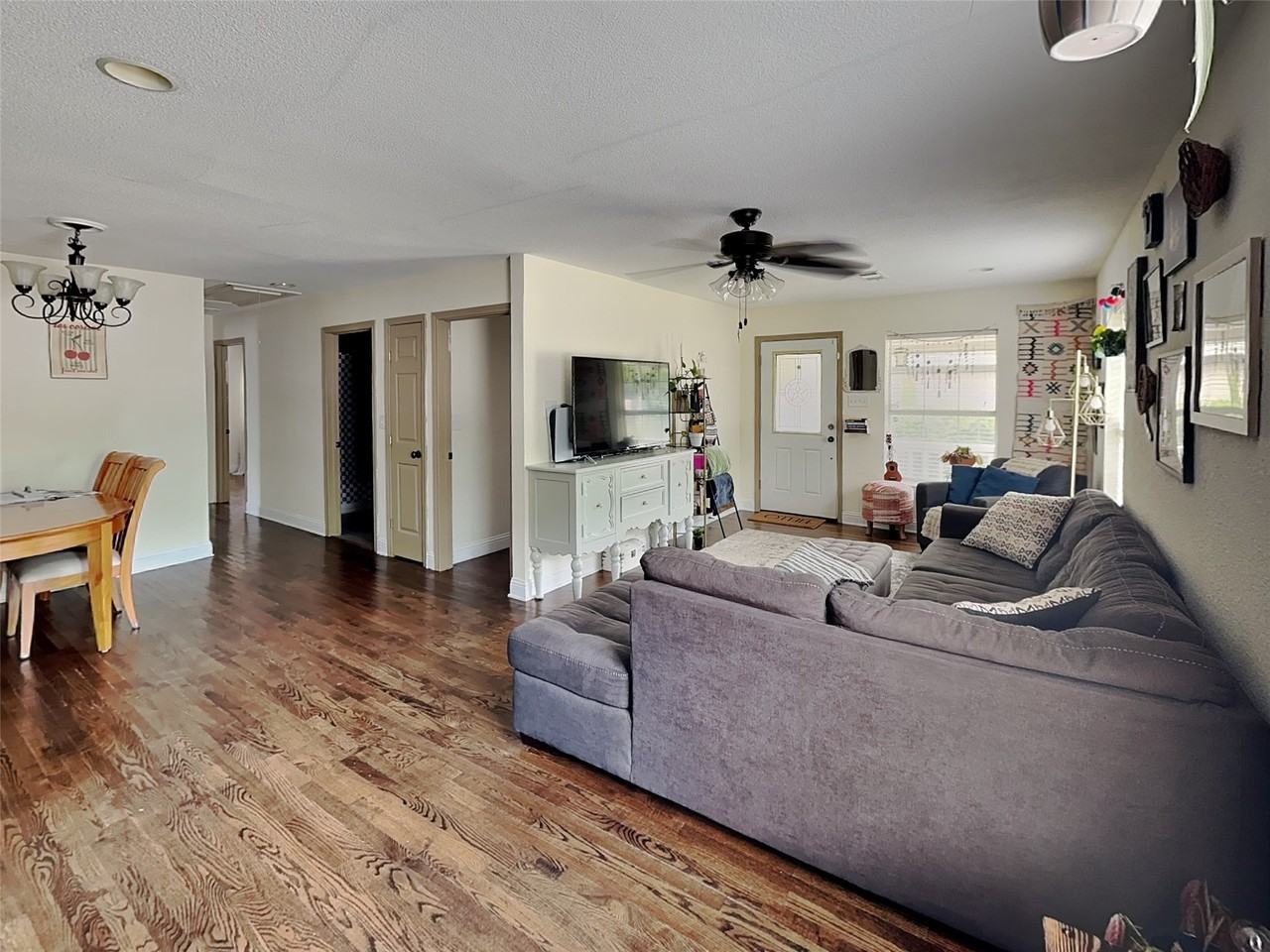 4705 Selkirk Dr - Photo 2 of 16