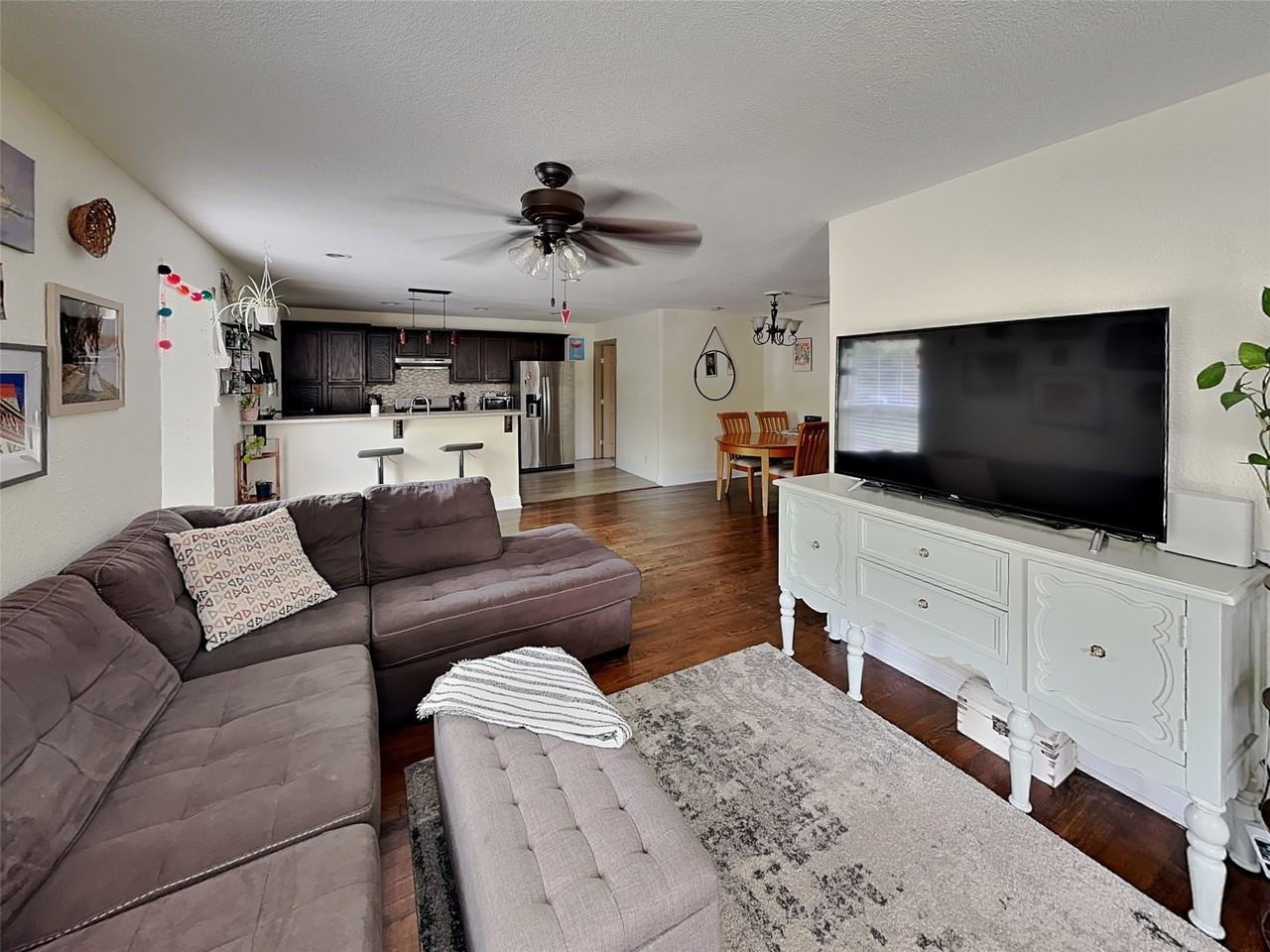 4705 Selkirk Dr - Photo 3 of 16