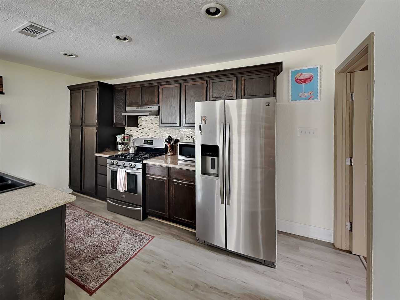 4705 Selkirk Dr - Photo 5 of 16