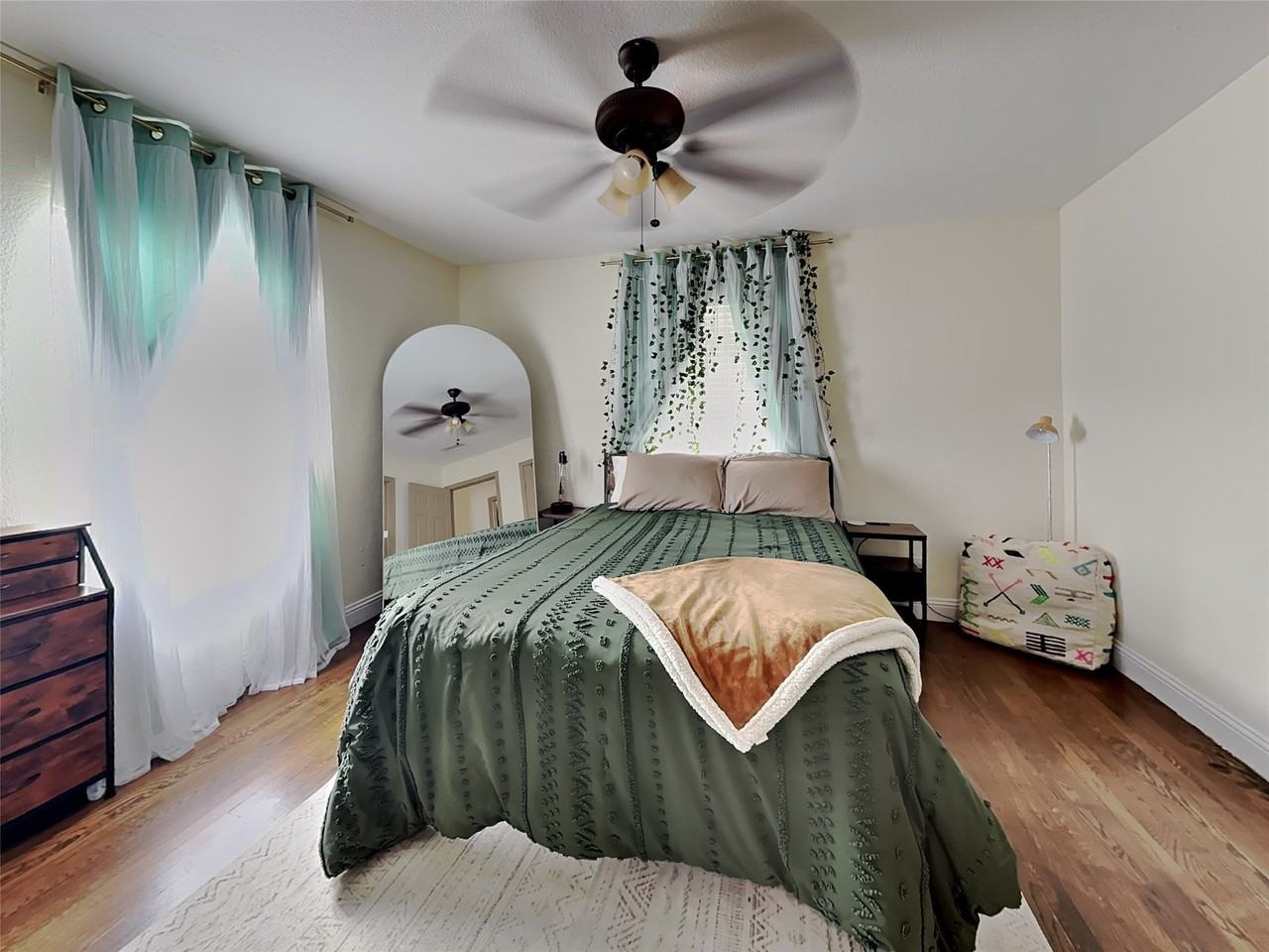 4705 Selkirk Dr - Photo 6 of 16