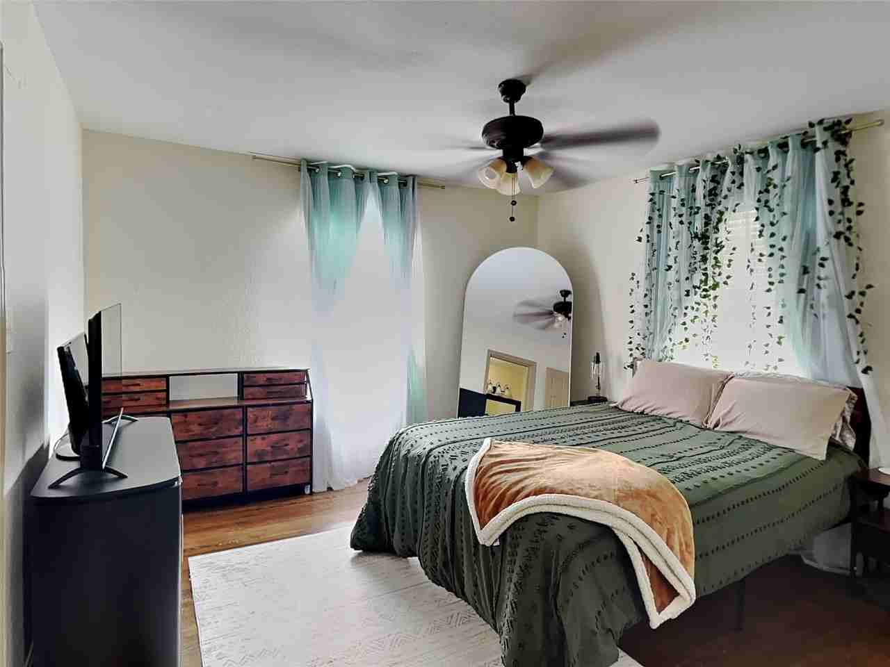 4705 Selkirk Dr - Photo 7 of 16
