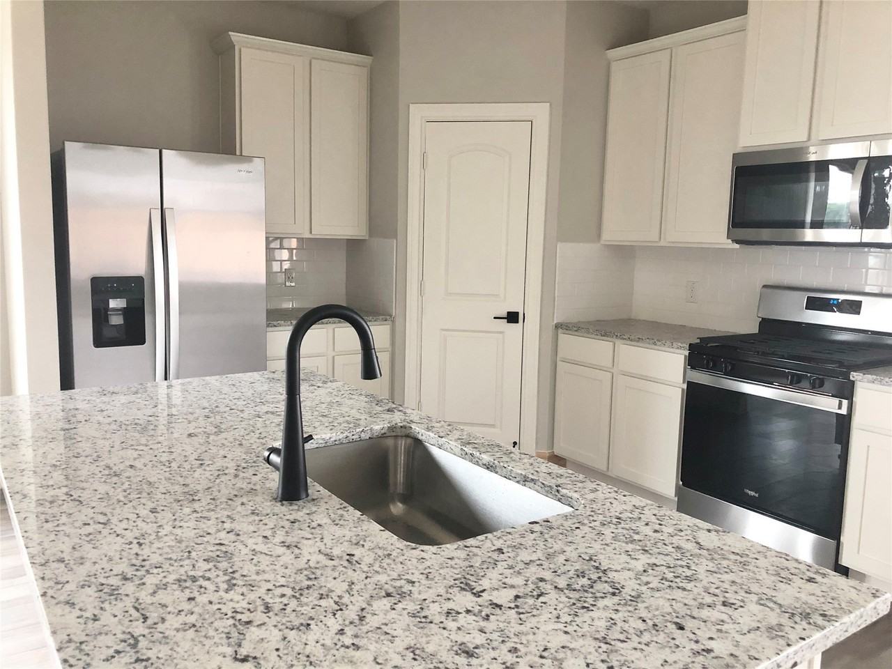 617 Harbor Oaks Dr - Photo 6 of 37
