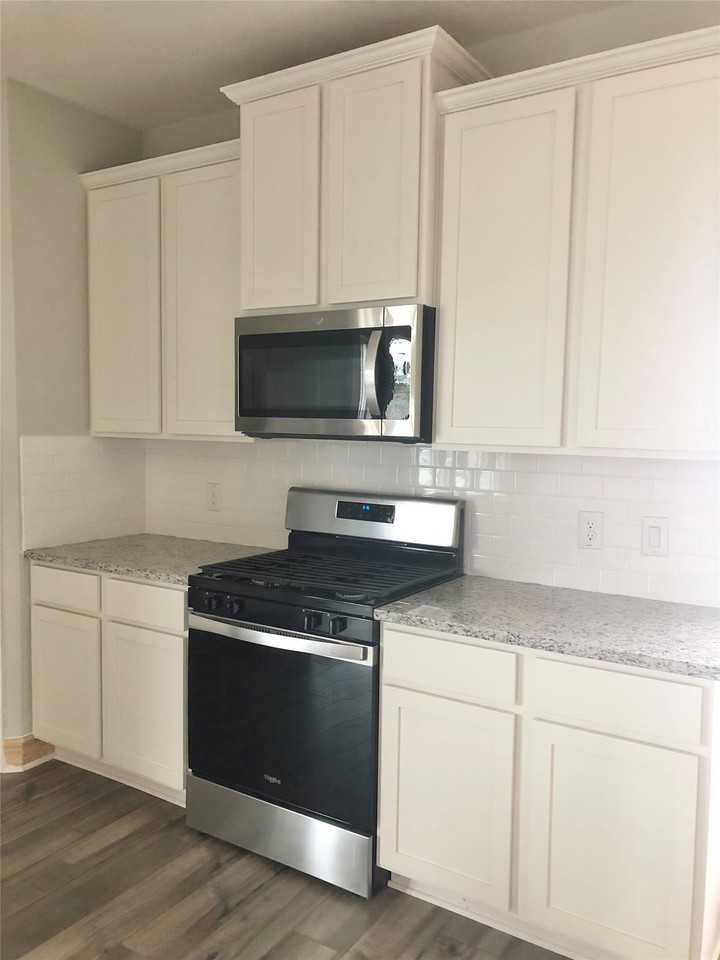 617 Harbor Oaks Dr - Photo 7 of 37