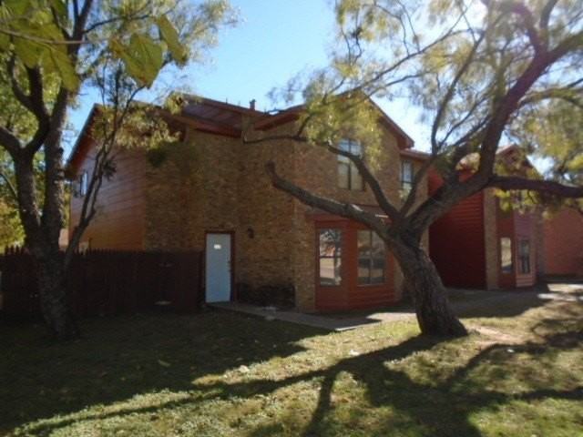 909 Bruce Way - Photo 4 of 12