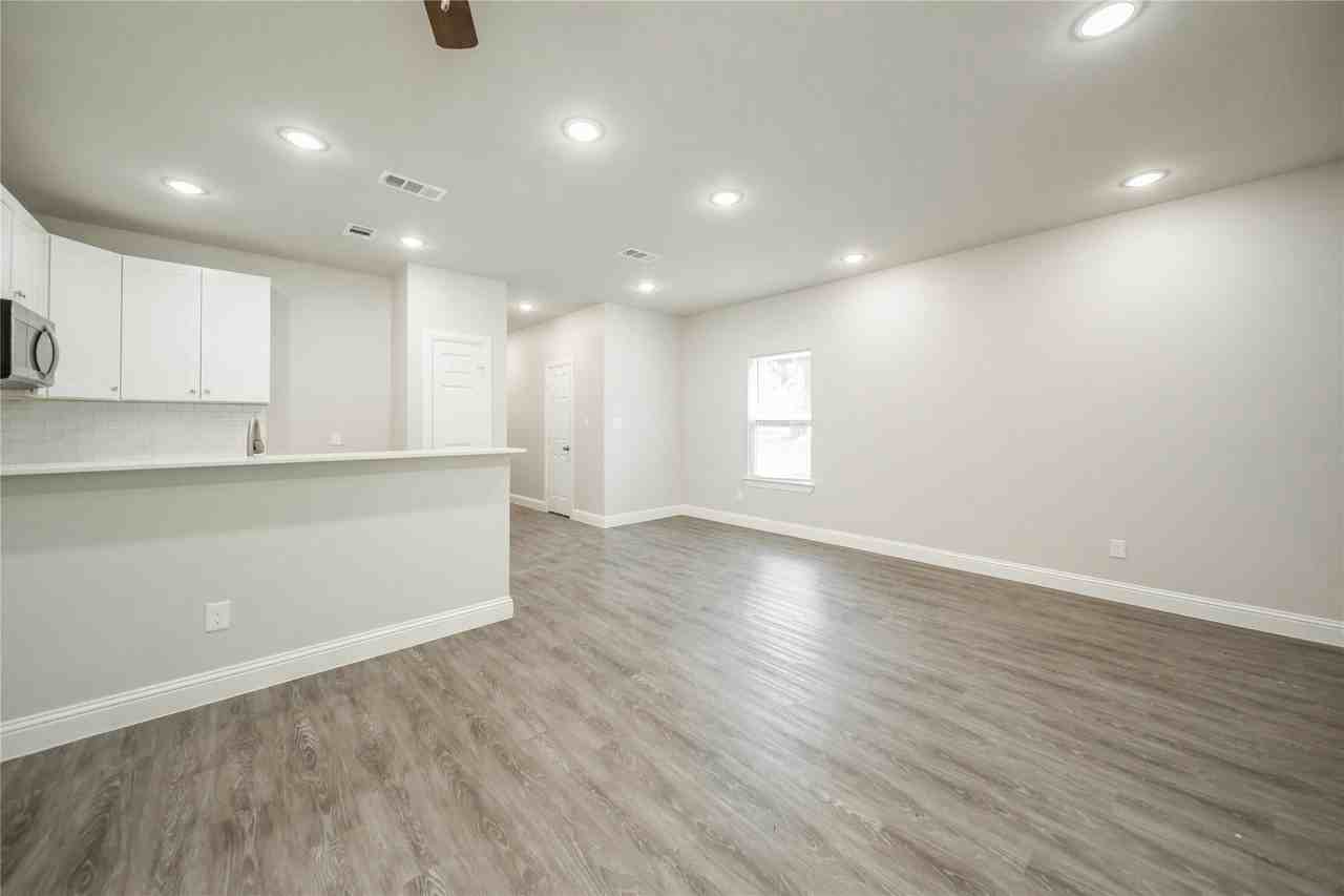 1016 W Ford St - Photo 7 of 28