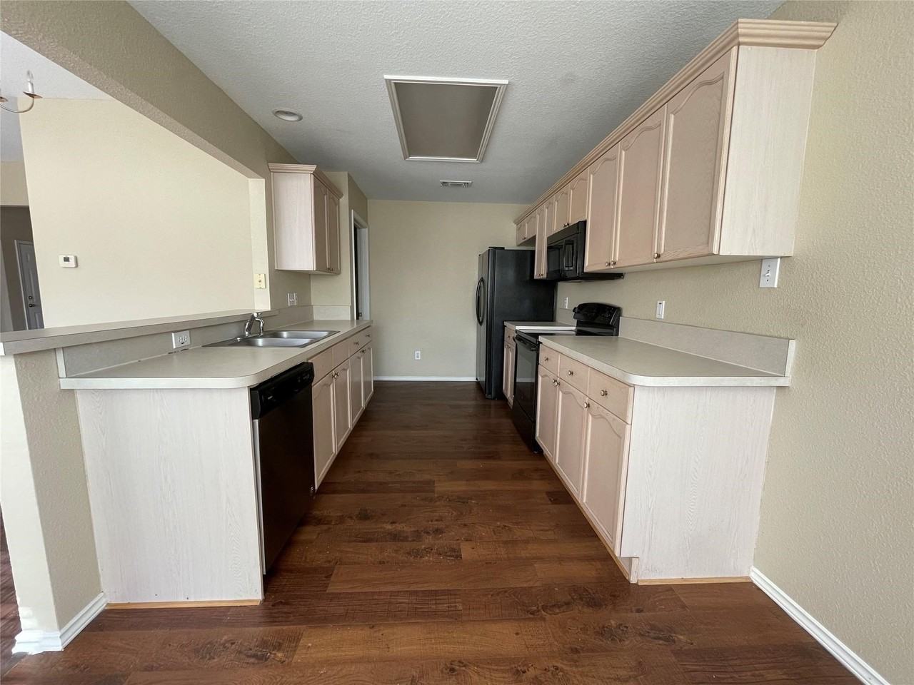 4601 Saint Thomas Pl - Photo 3 of 14