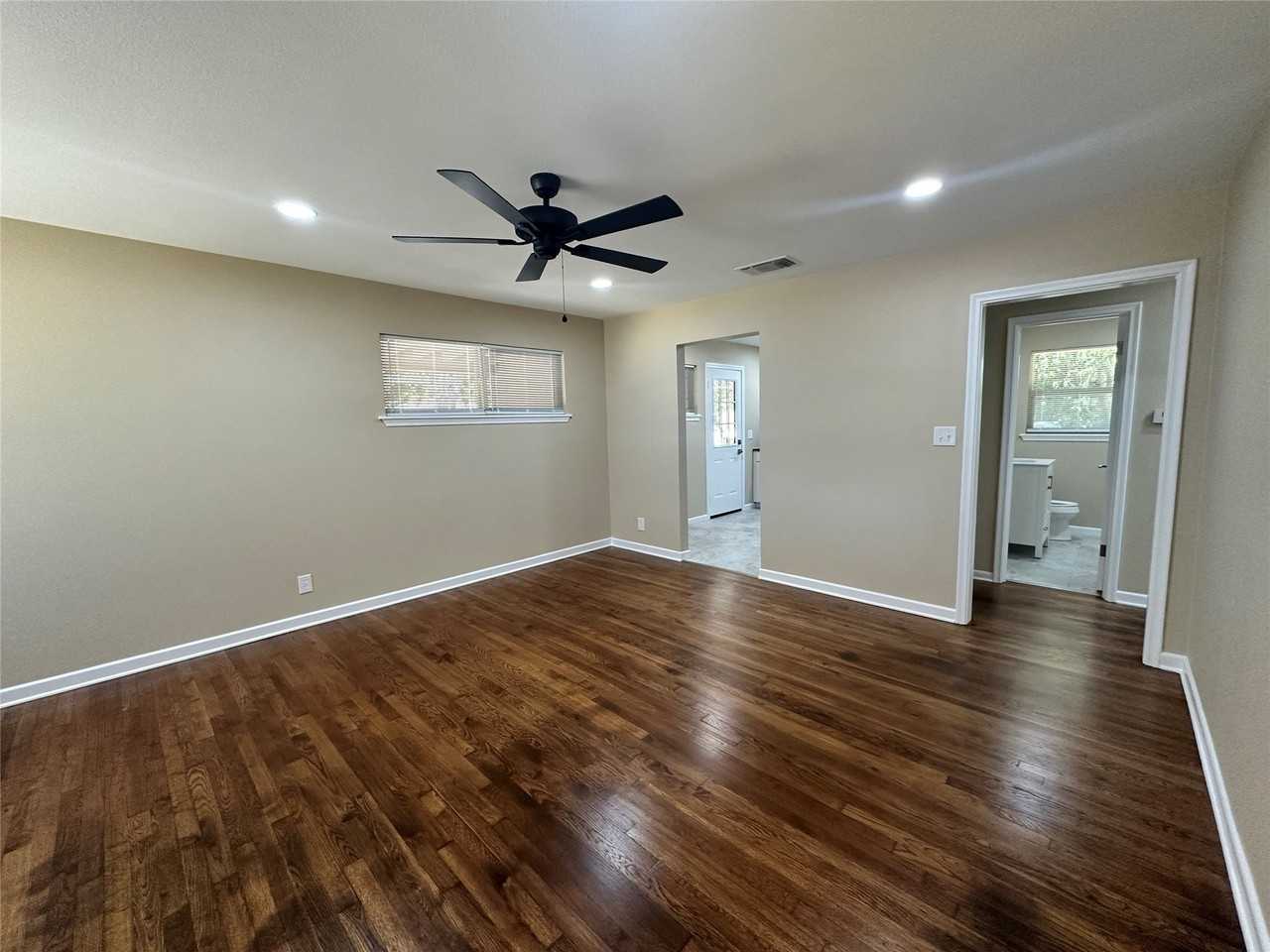 1213 S Lamar St - Photo 2 of 14