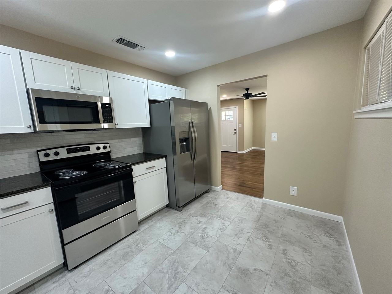 1213 S Lamar St - Photo 5 of 14