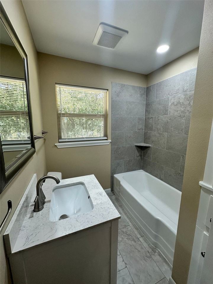 1213 S Lamar St - Photo 7 of 14