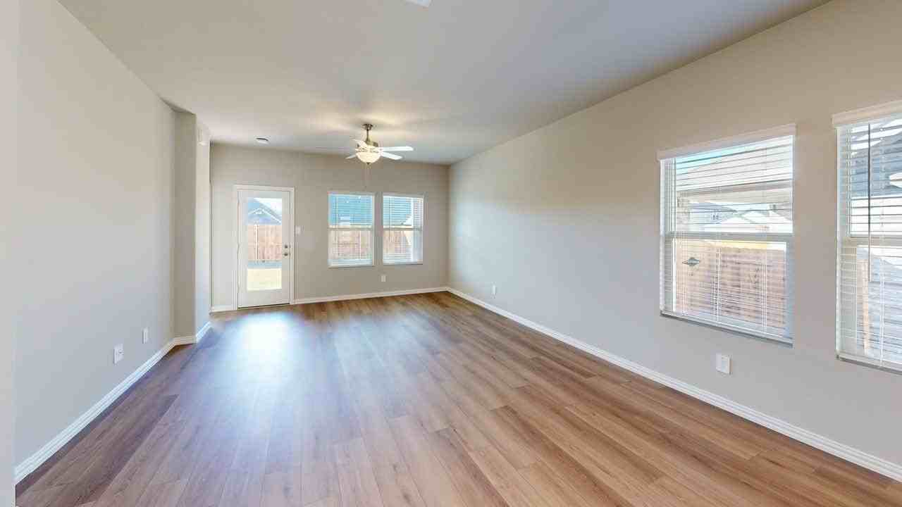 505 Blanton St - Photo 5 of 22