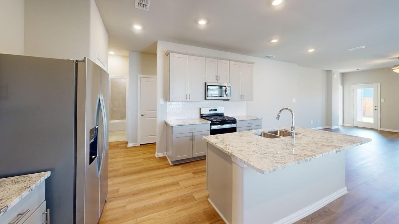 505 Blanton St - Photo 7 of 22