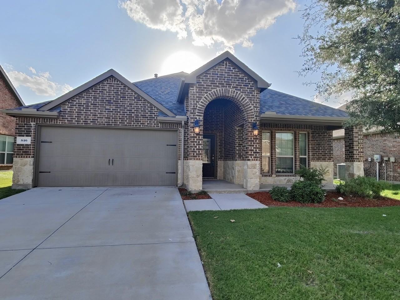 516 Rustic Oak Ln - Photo 2 of 31