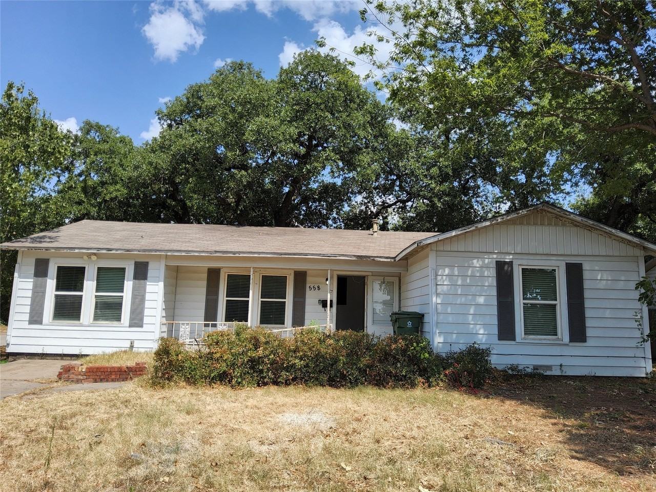 558 Harrison Ln - Photo 2 of 24