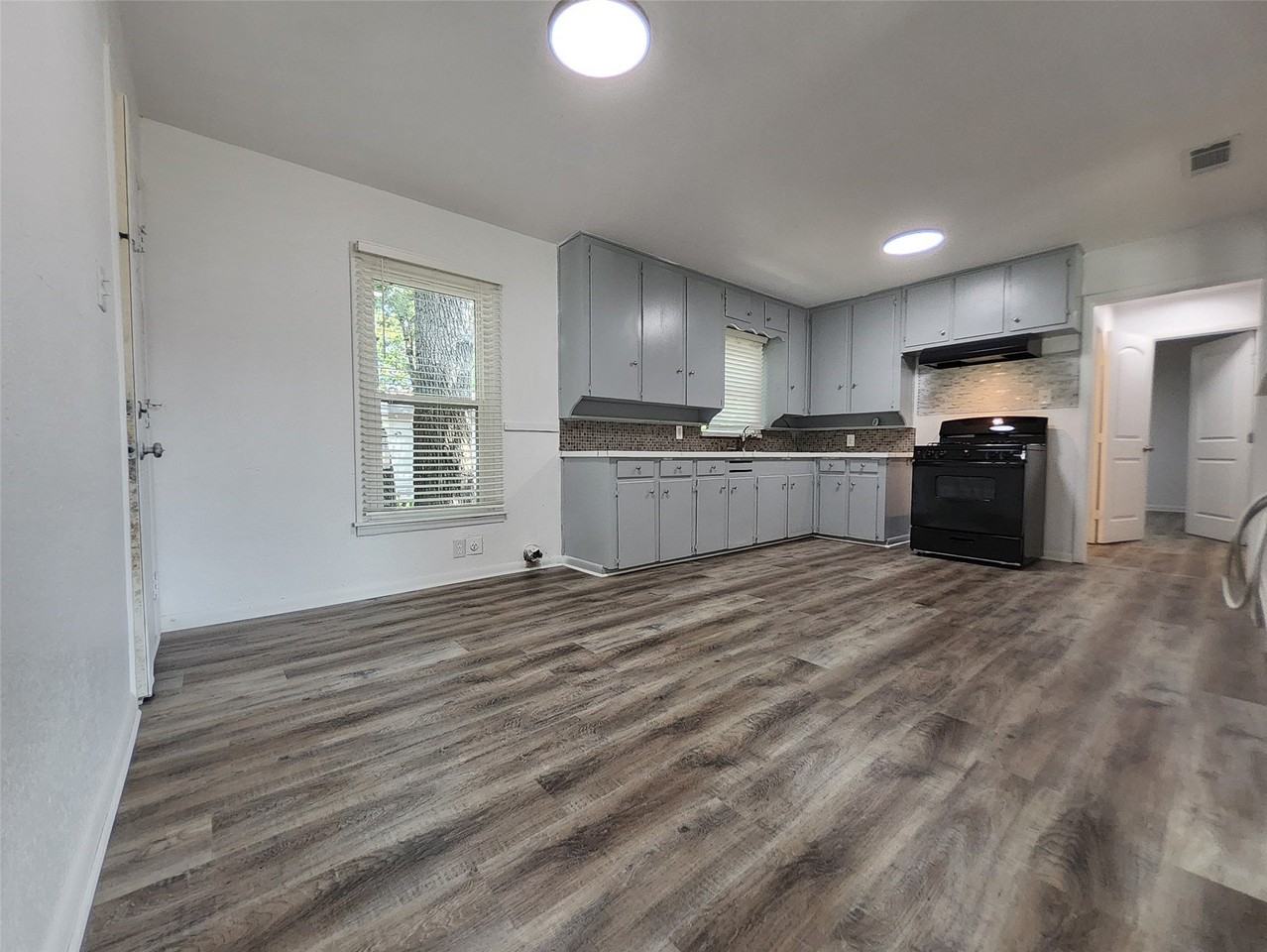 558 Harrison Ln - Photo 7 of 25