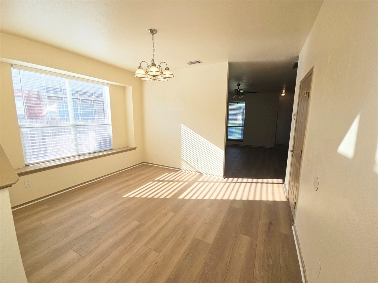 10945 Hawks Landing Rd - Photo 2 of 22