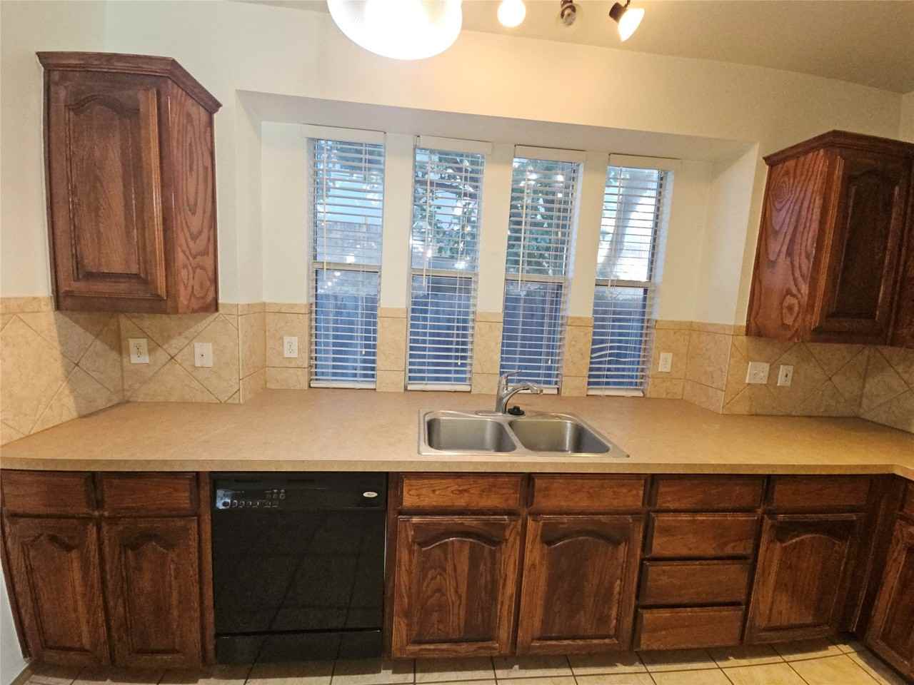 10945 Hawks Landing Rd - Photo 6 of 22