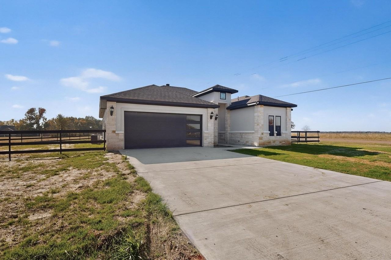 100 Diamond T Ranch Rd - Photo 2 of 33
