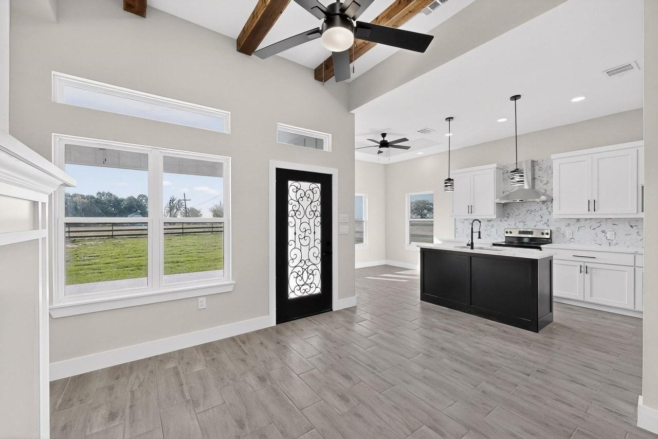 100 Diamond T Ranch Rd - Photo 3 of 33