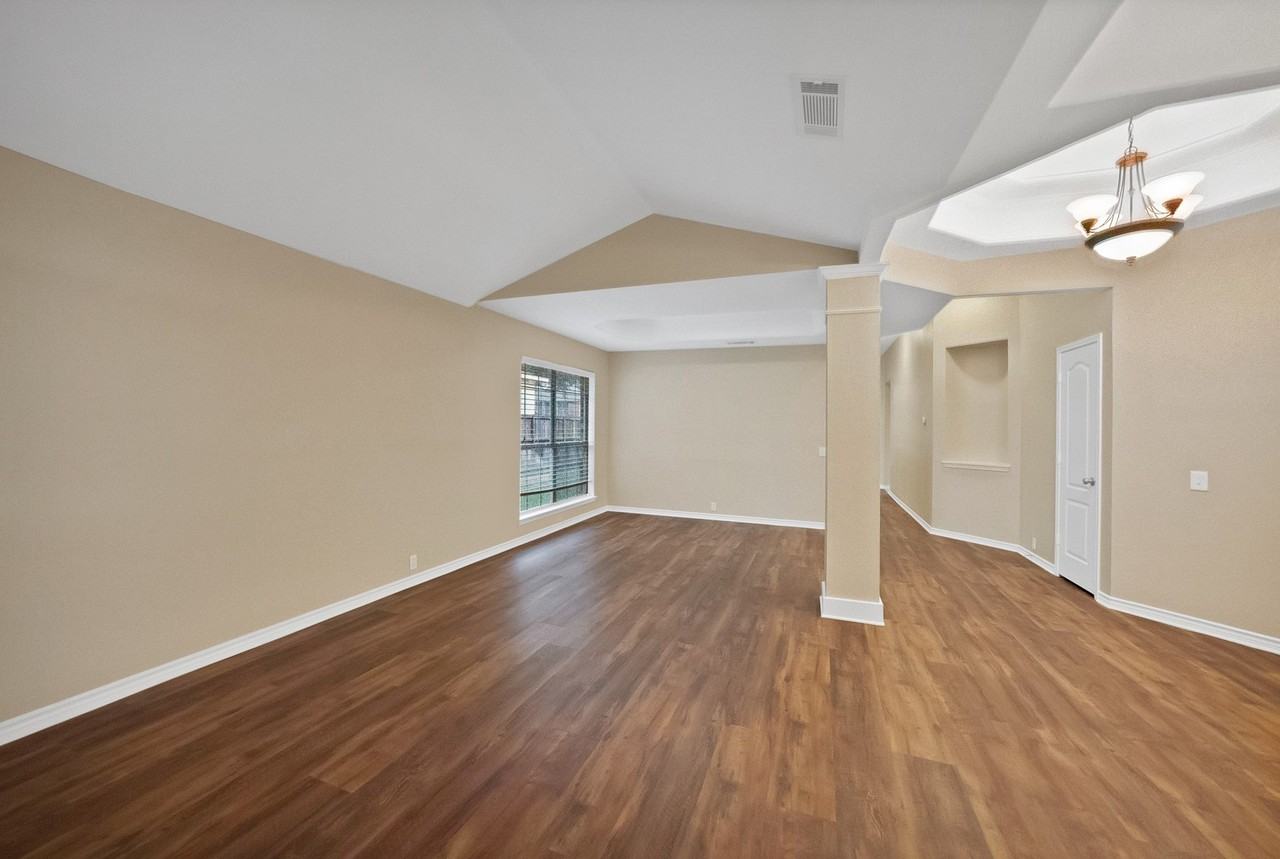 5708 Mckinley Ln - Photo 4 of 39