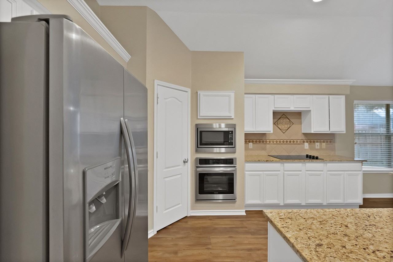 5708 Mckinley Ln - Photo 7 of 39