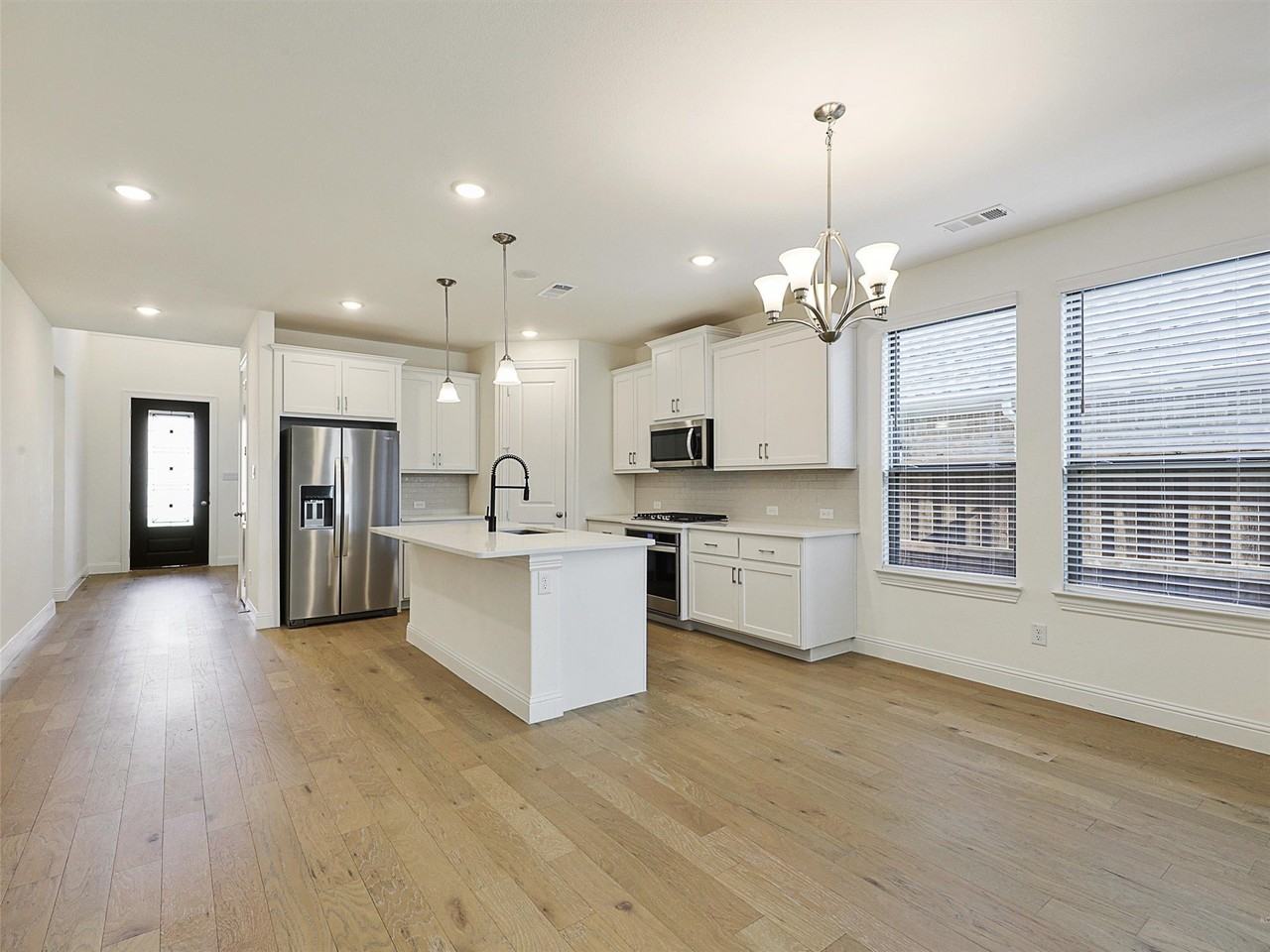 8305 Pine Island Way - Photo 4 of 40