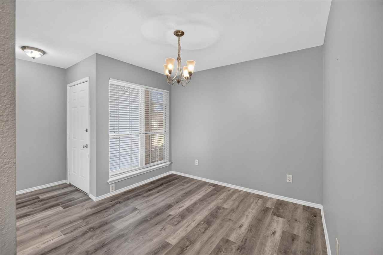 6318 Brookcrest Dr - Photo 3 of 28