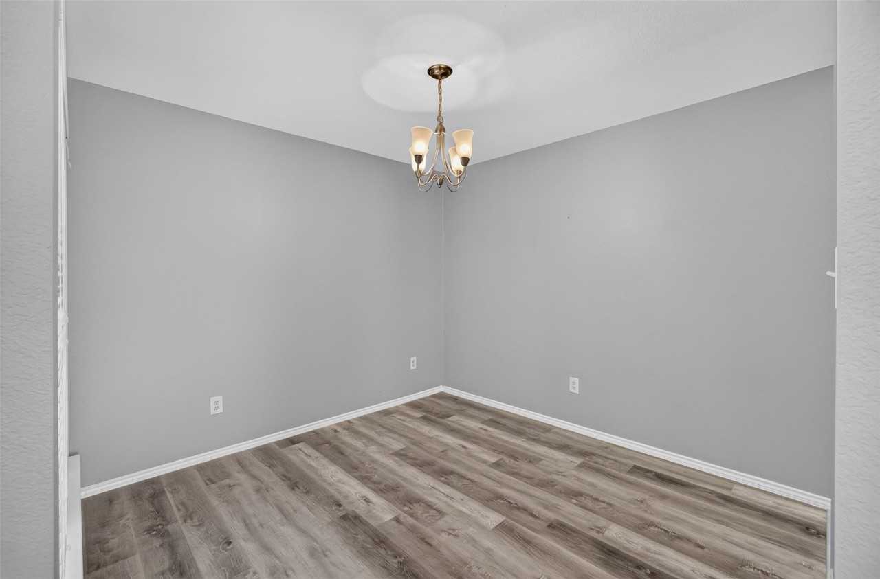 6318 Brookcrest Dr - Photo 4 of 28