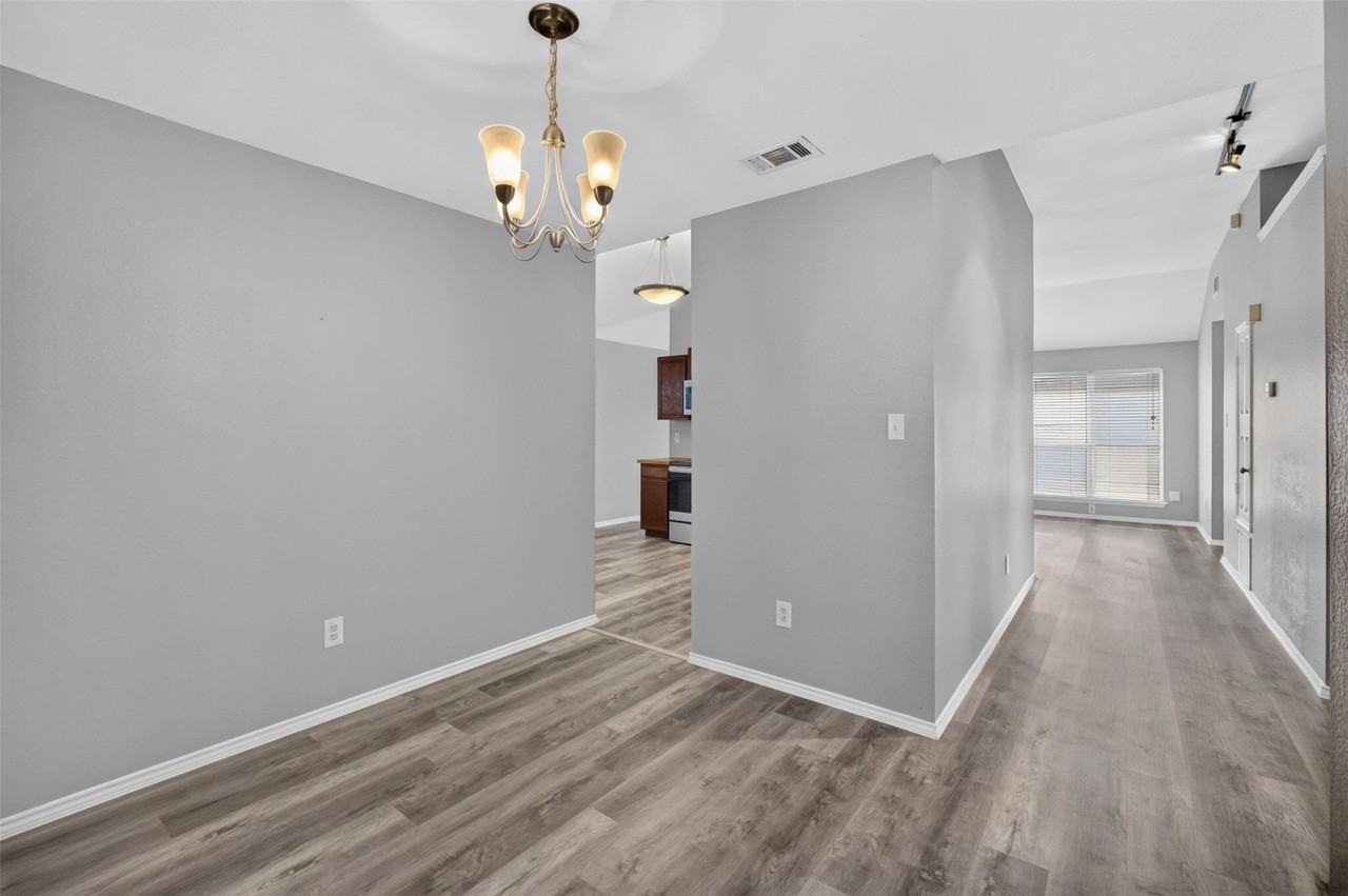 6318 Brookcrest Dr - Photo 5 of 28