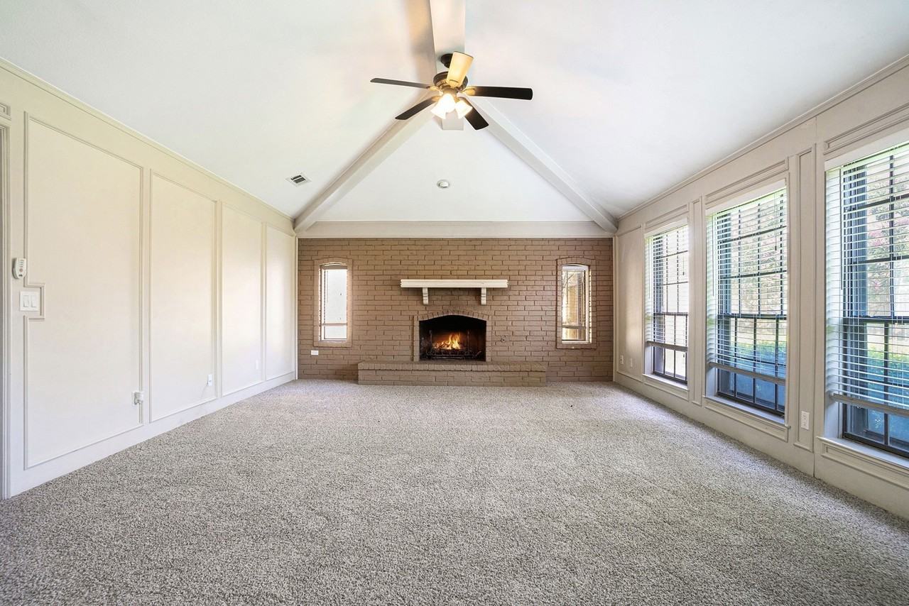 802 Pebblebrook Dr - Photo 2 of 24