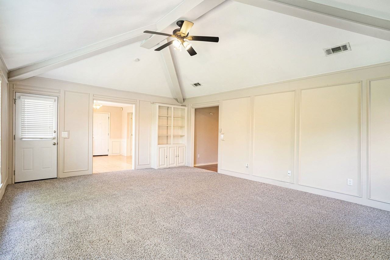 802 Pebblebrook Dr - Photo 4 of 24