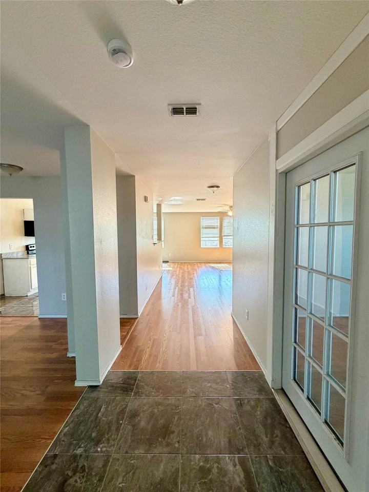 2732 Ingram Cir - Photo 2 of 22